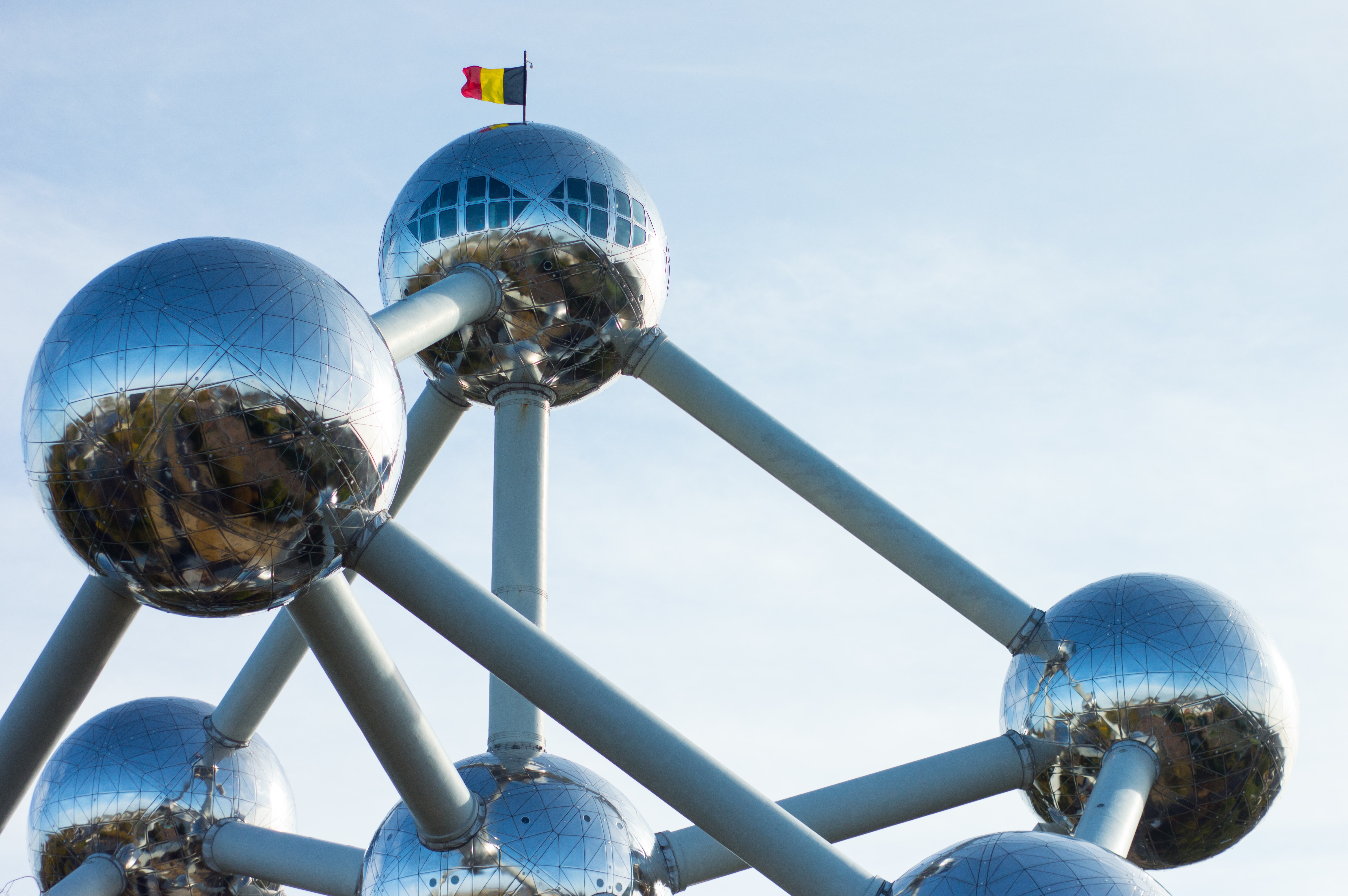 What is the difference between Dutch and Flemish?